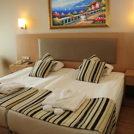 Crystal Tat Golf & Resort